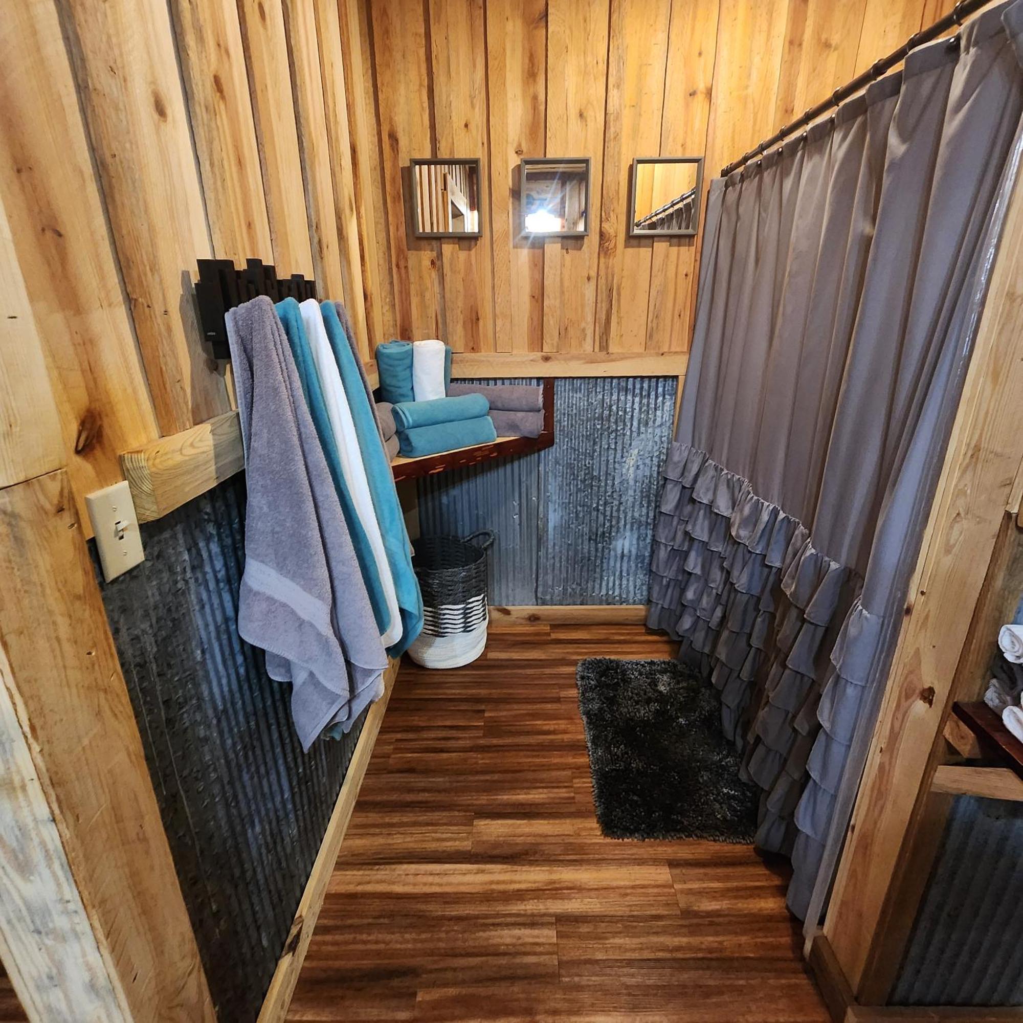 Unique Country Cabin Meets Farmhouse Modern!!! Mena Bagian luar foto