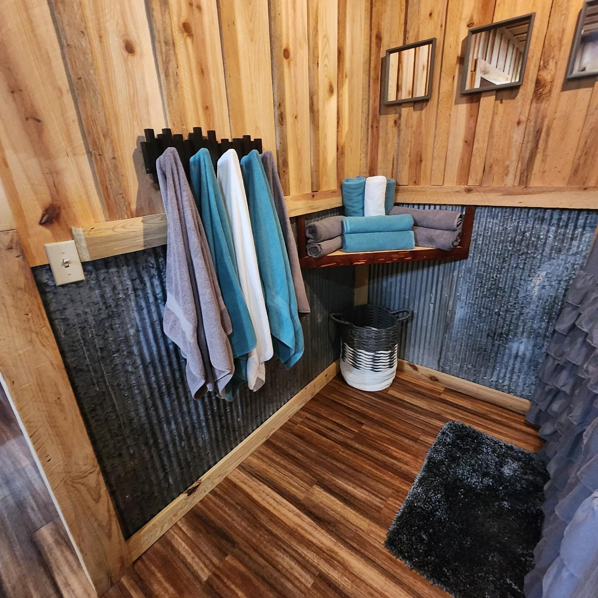 Unique Country Cabin Meets Farmhouse Modern!!! Mena Bagian luar foto